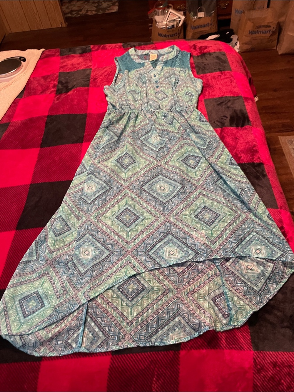 Faded Glory Sleeveless High-Low Dress in Aqua and Teal Diamond Print